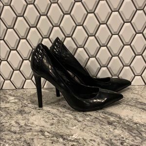 Steve Madden black patent pumps with sexy detail